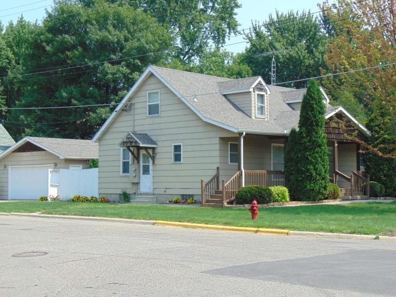801 - 803 9th Ave NE, Waseca, MN 56093