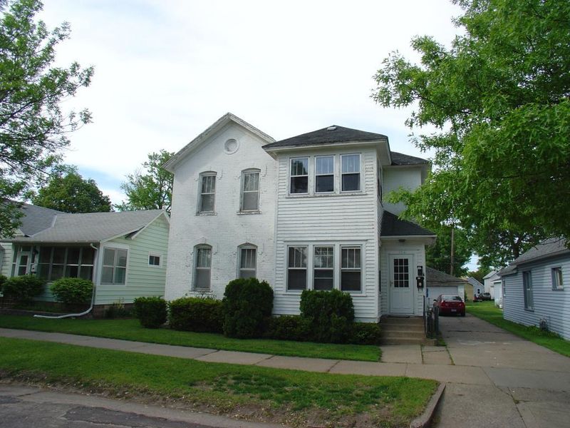 556 5th St E, Winona, MN 55987
