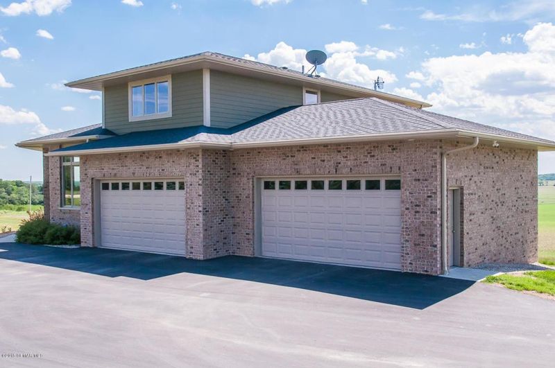 6058 20th St SW, Rochester, MN 55902
