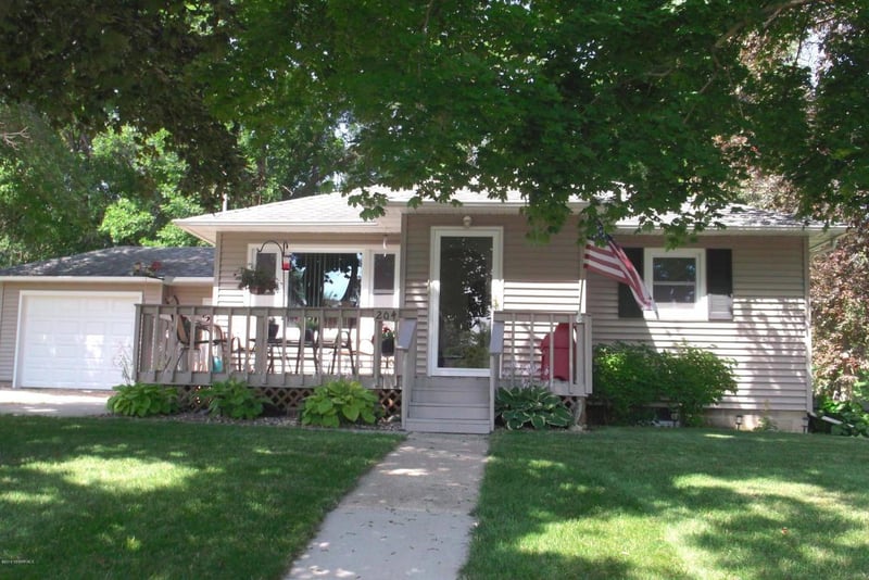 204 Brown Ave, Walters, MN 56097