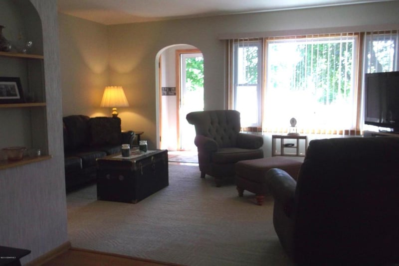 204 Brown Ave, Walters, MN 56097