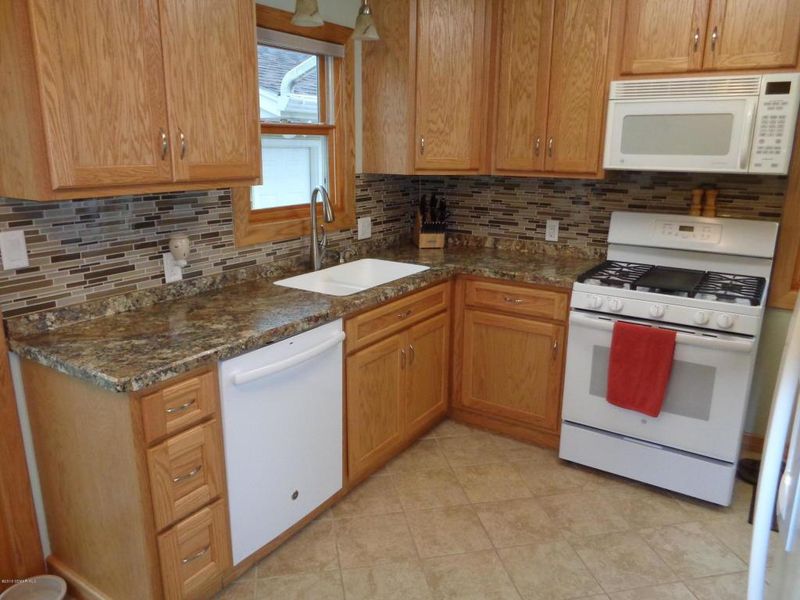 2015 2nd Ave SE, Austin, MN 55912