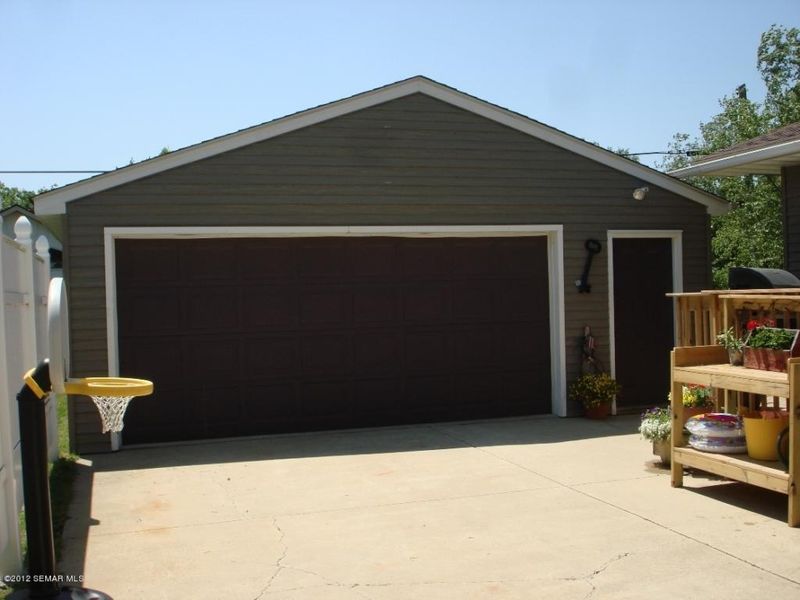 704 19th St SW, Austin, MN 55912