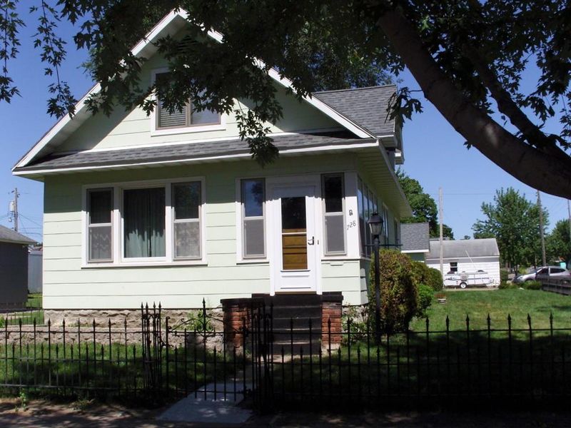728 10th St E, Winona, MN 55987