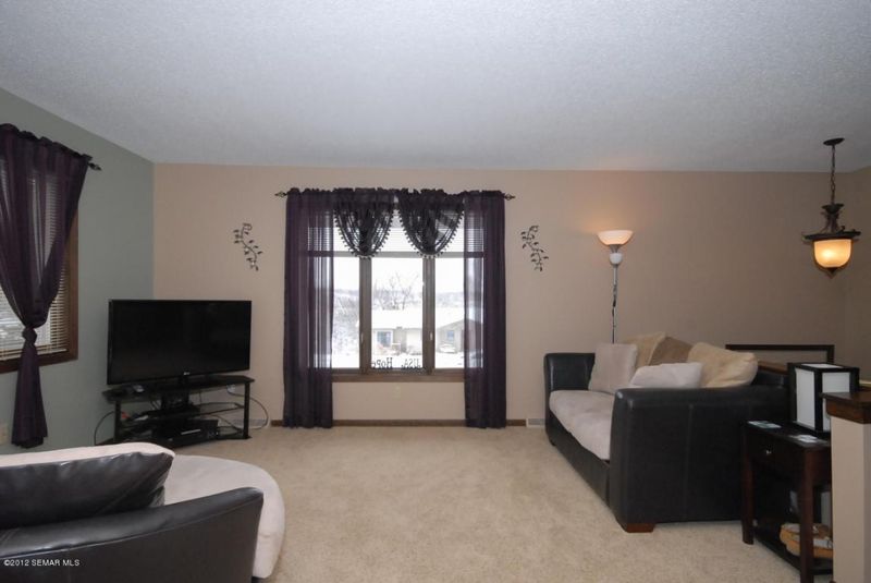 4325 Manor View Dr NW, Rochester, MN 55901