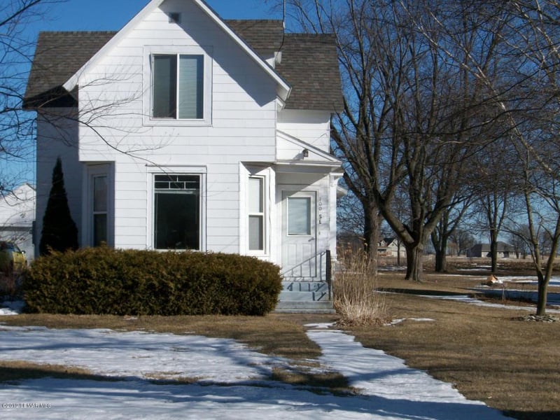 100 1 St Se, Rose Creek, MN 55970