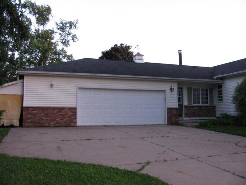 145 2nd St NE, Plainview, MN 55964
