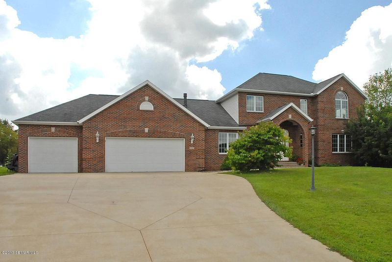 233 Kristin Dr NW, Rochester, MN 55901