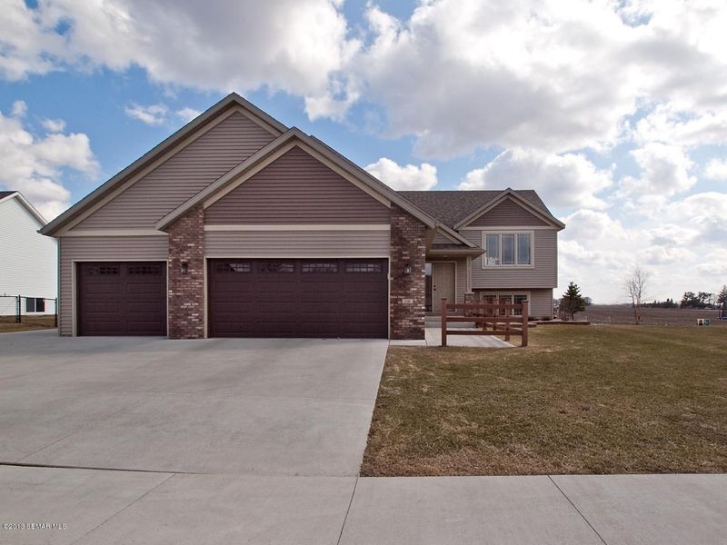 106 Prairie Stone Ct SE, Stewartville, MN 55976