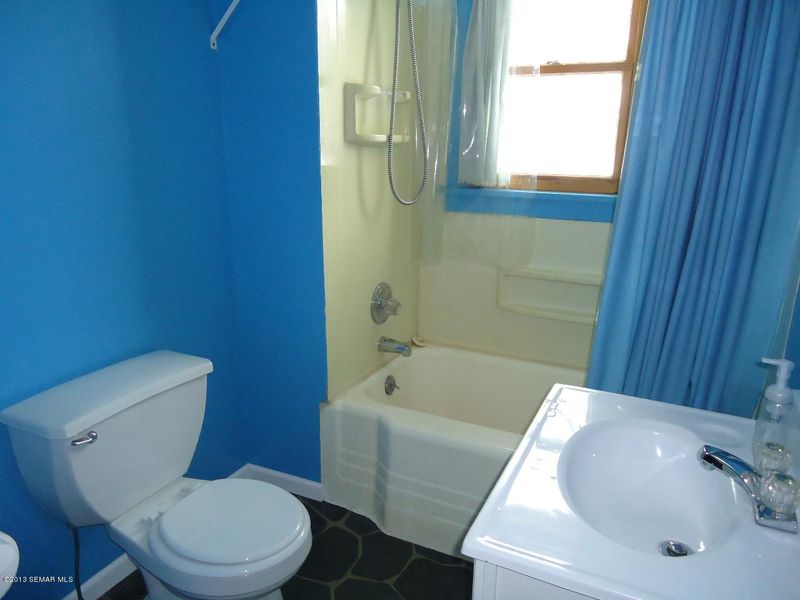 130 Columbus Ave N, Waltham, MN 55982