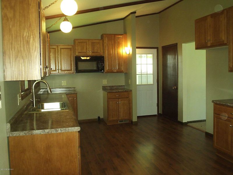 307 11th St E, Zumbrota, MN 55992