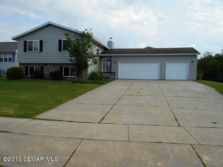 1015 Rodeo Dr SE, Pine Island, MN 55963