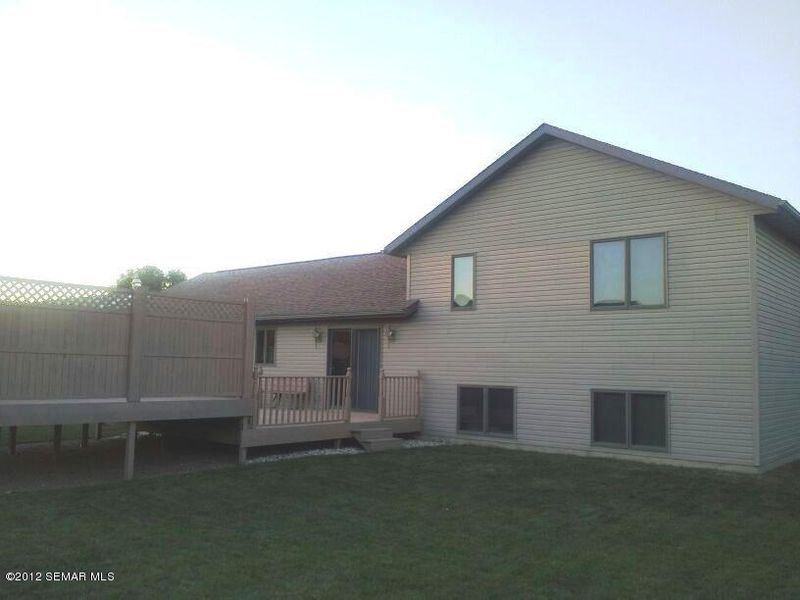75 Benson Dr N, Lewiston, MN 55952