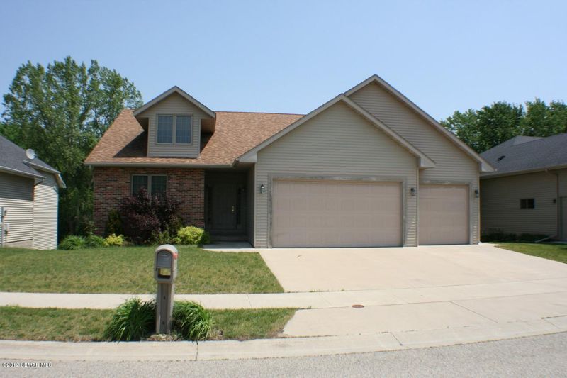 1736 Spruce Meadows Dr SE, Rochester, MN 55904