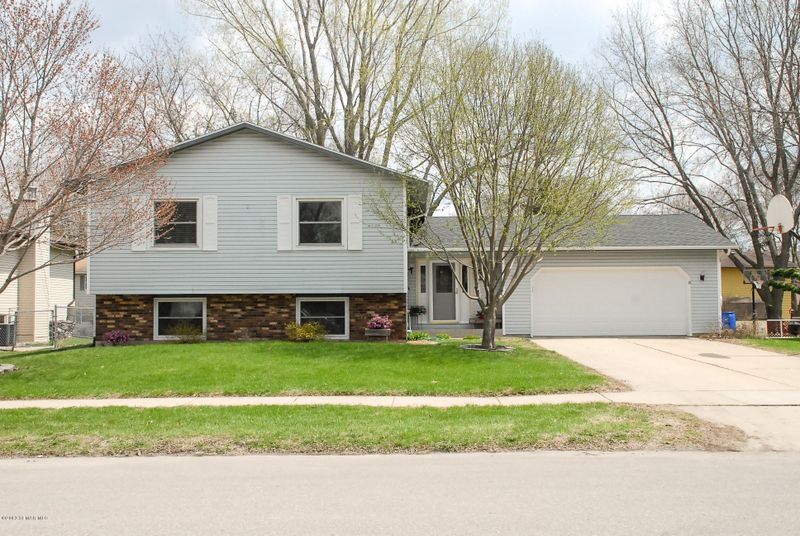 1434 City View Ct NE, Rochester, MN 55906