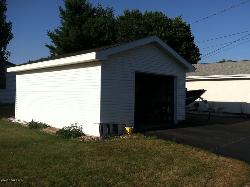 803 Cedar Dr, La Crescent, MN 55947