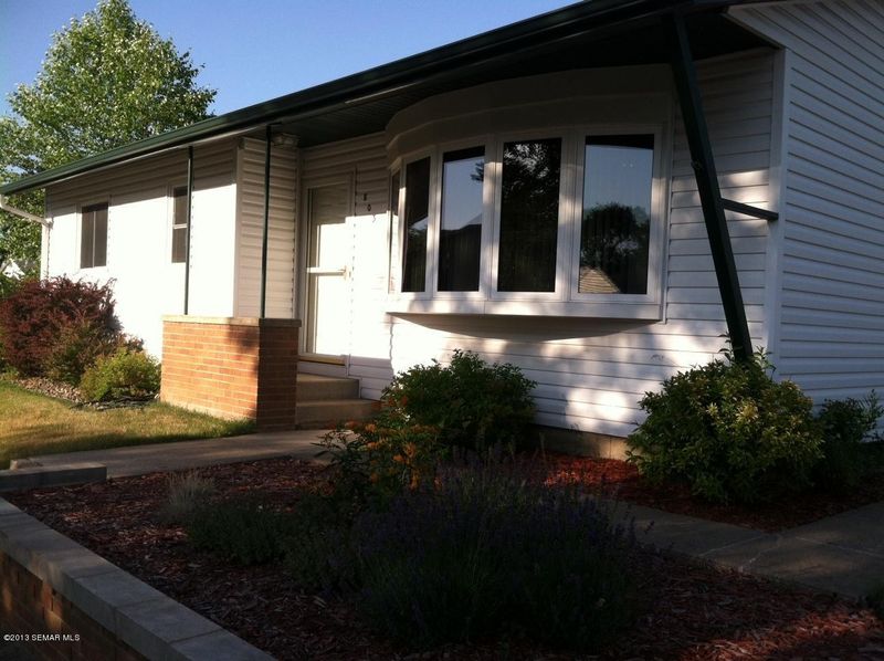 803 Cedar Dr, La Crescent, MN 55947