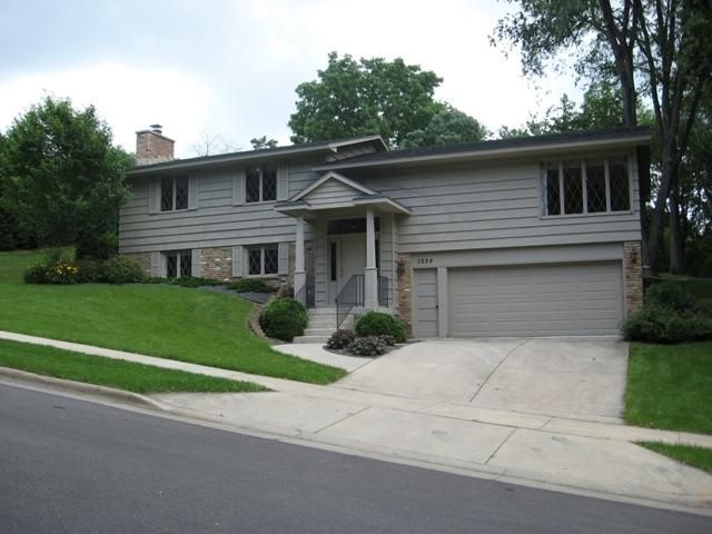 1554 Wilshire Dr NE, Rochester, MN 55906