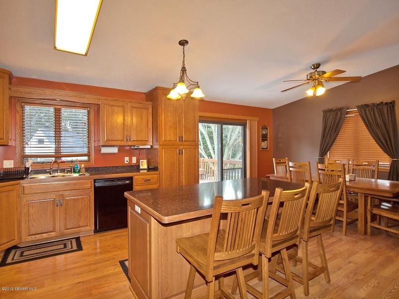1307 Hillcrest Dr, Saint Charles, MN 55972
