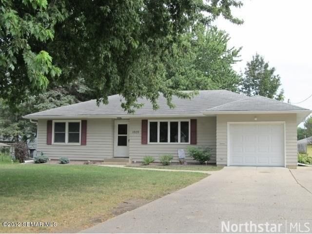 1209 Austin Rd, Owatonna, MN 55060