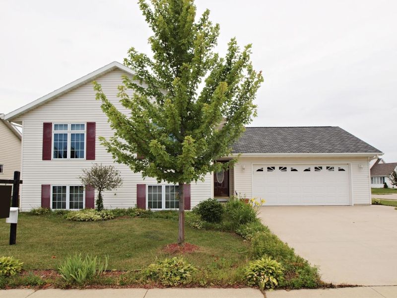 621 South Pointe Ln SW, Rochester, MN 55902