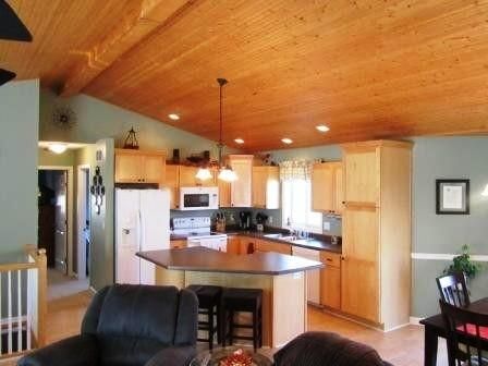611 5th St NE, Plainview, MN 55964