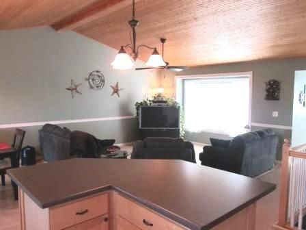 611 5th St NE, Plainview, MN 55964