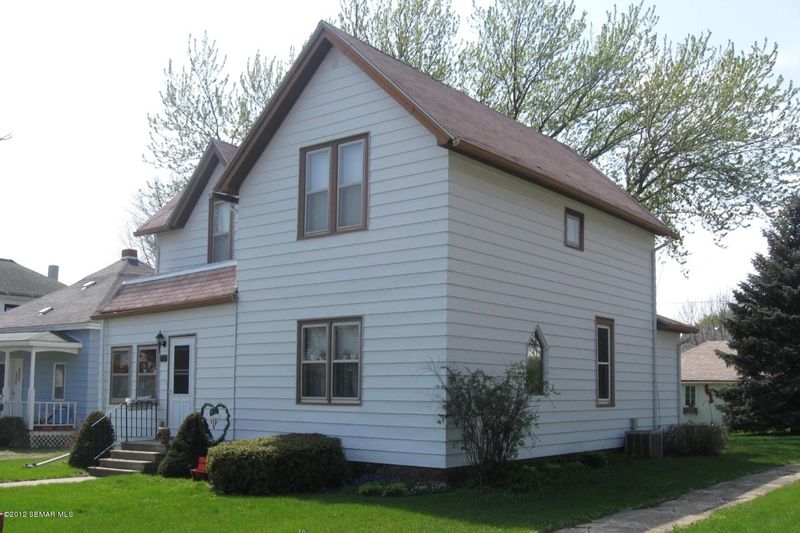 411 State St, Bricelyn, MN 56014