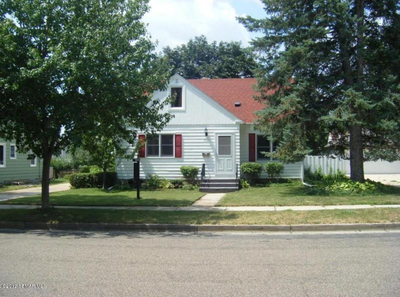 1521 8th Ave NE, Rochester, MN 55906