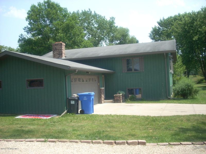 227 Edgeview Dr, Rollingstone, MN 55969