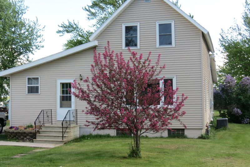 123 Front St E, Claremont, MN 55924