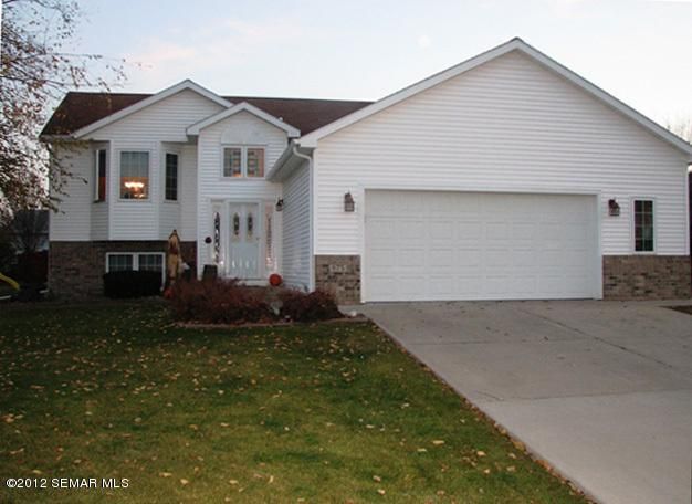 875 NE Myers Dr, Owatonna, MN 55060