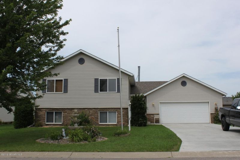 207 12th Ave NW, Kasson, MN 55944