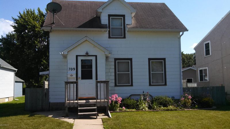709 10th Ave SW, Austin, MN 55912