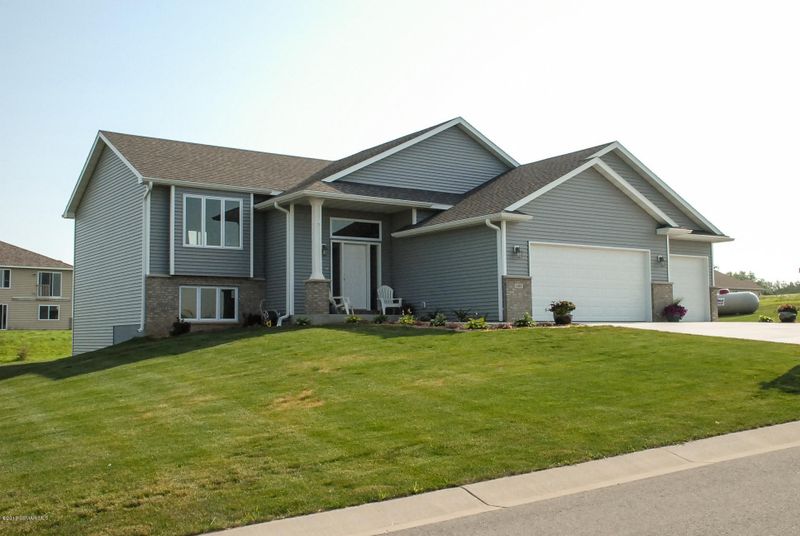 1480 River Bluff Rd E, Mazeppa, MN 55956