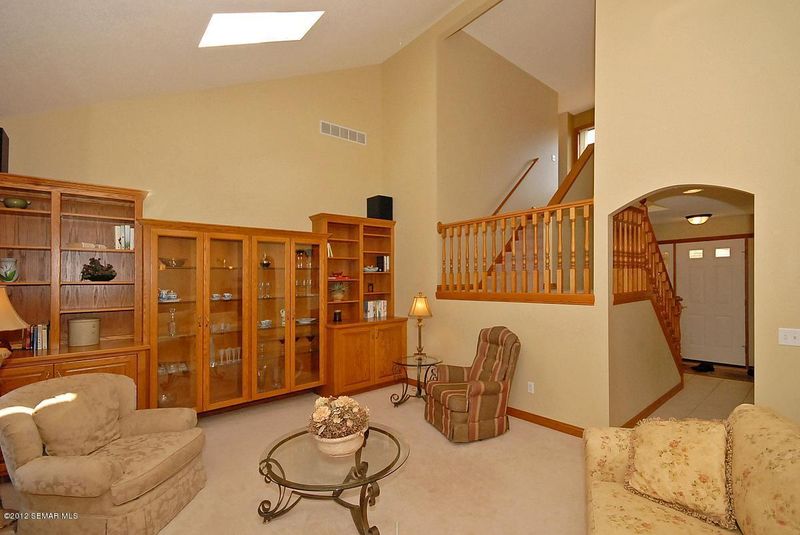 913 Jefferson Ave S, Eyota, MN 55934