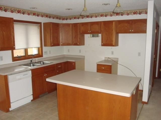 135 5th Ave SE, Dover, MN 55929