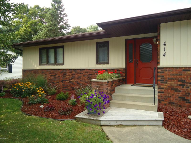 414 Main St E, Hayfield, MN 55940