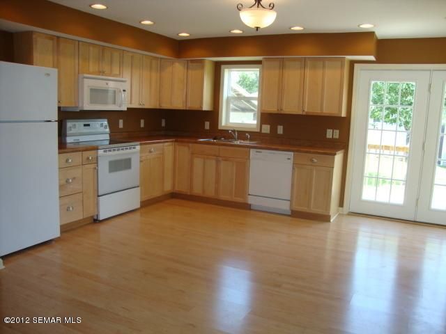 1004 E 9th St, Winona, MN 55987