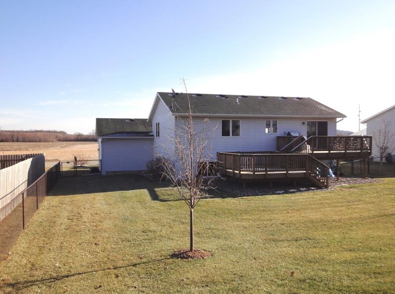 15 6th Ave SE, Elgin, MN 55932