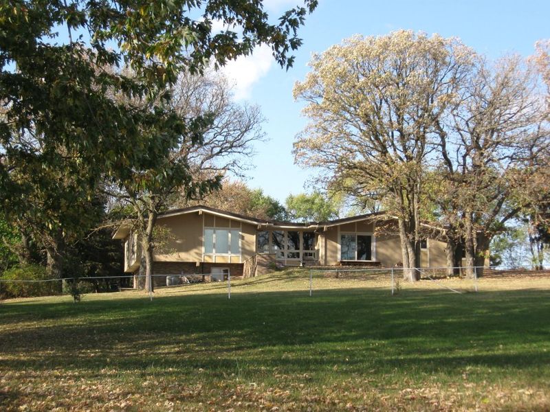 2225 48th St SW, Rochester, MN 55902