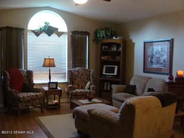 25 Carriage Ln, Owatonna, MN 55060