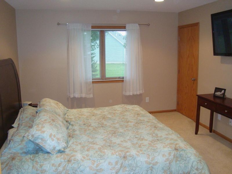 207 2nd St SW, Grand Meadow, MN 55936