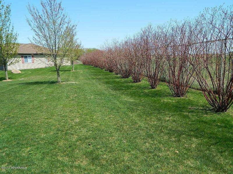1710 Carriage Home Dr #B, Austin, MN 55912