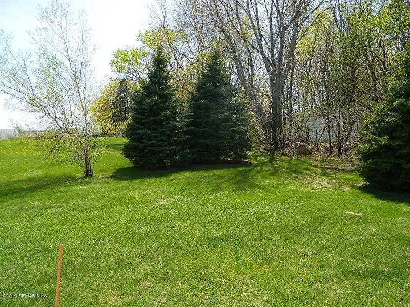 1710 Carriage Home Dr #B, Austin, MN 55912