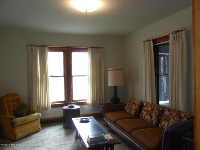 576 E 2nd St, Winona, MN 55987