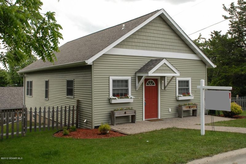 822 Main St, Zumbrota, MN 55992