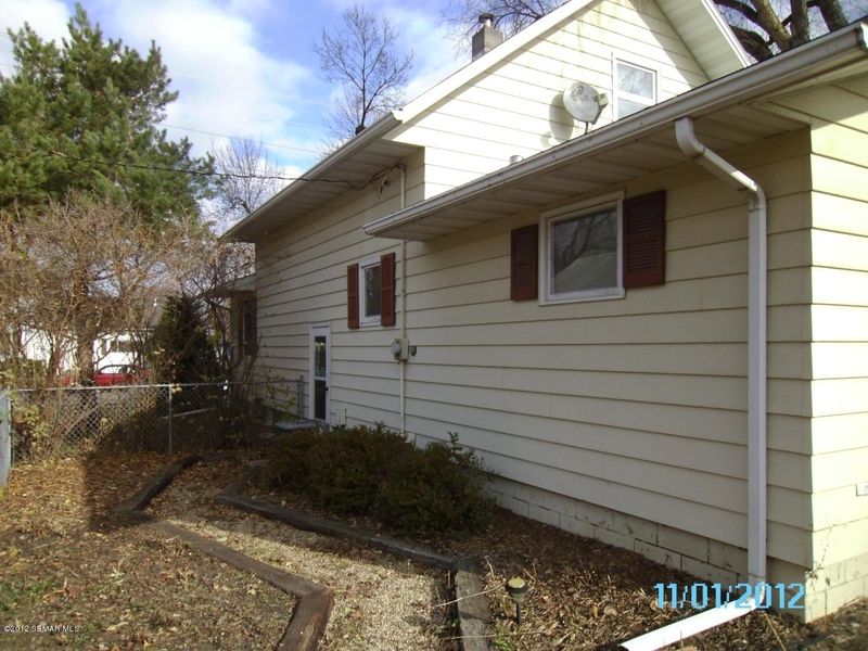 102 10th St NW, Rochester, MN 55901