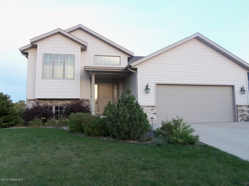 903 Rodeo Dr SE, Pine Island, MN 55963