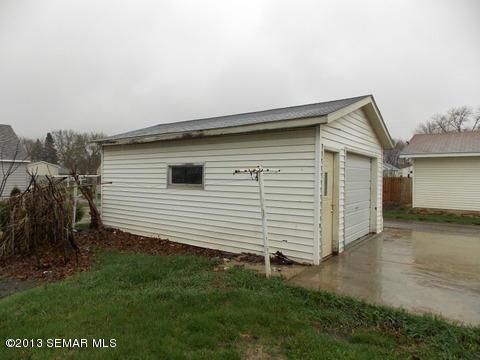 809 14th St NE, Austin, MN 55912